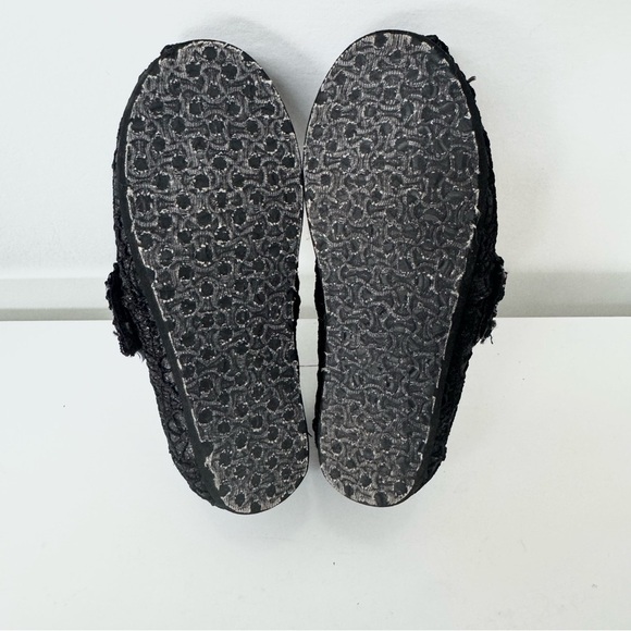 Toms Youth Classic Black Crochet Floral  Glitter Slip-On Shoe Size T 10 Girls - Picture 6 of 6